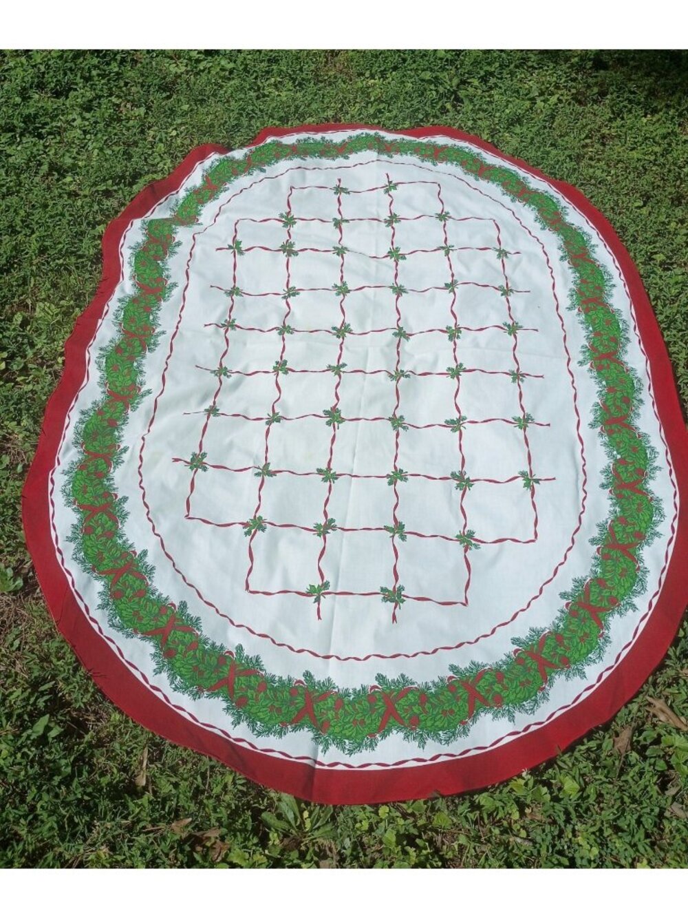 Vintage Holly & Ribbon Bordered Oval Christmas Tablecloth 86 x 58 Holiday READ